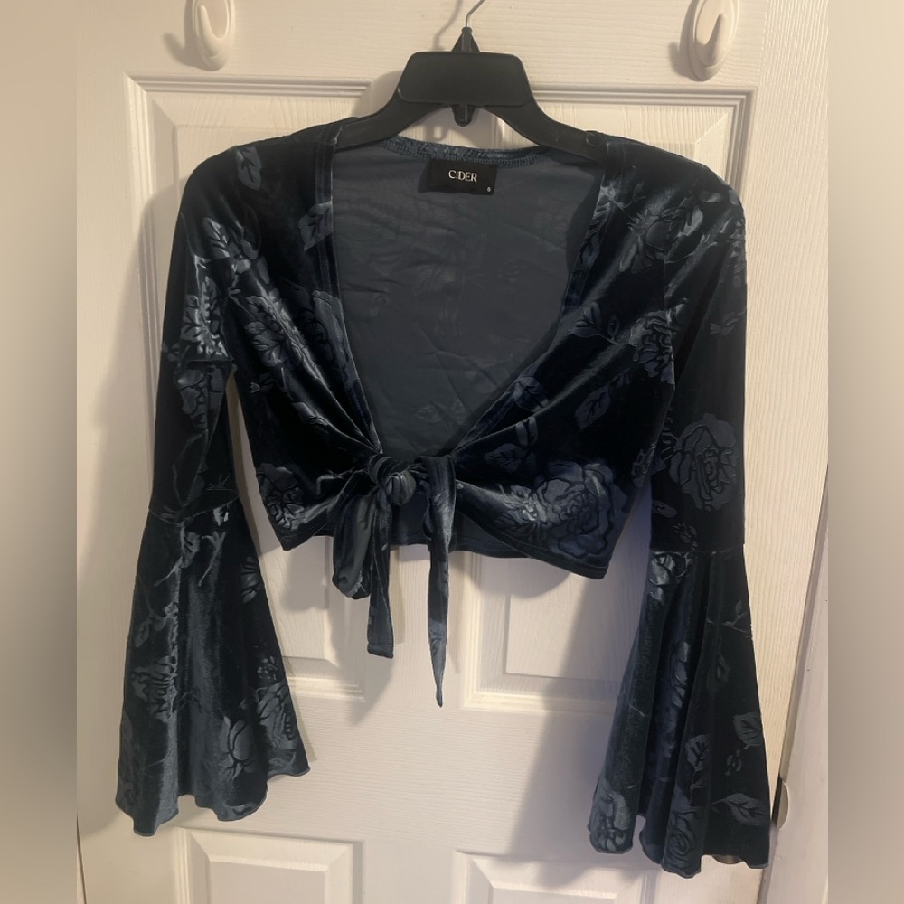 CIDER Blue Velvet Floral Wrap Crop Top Bell Sleeves Size S